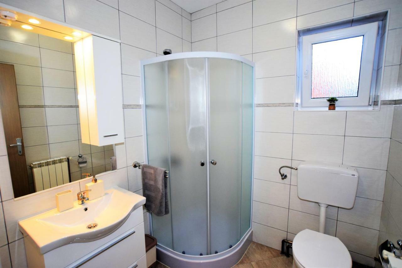 Privatni Smjestaj Most Otočac Eksteriør billede